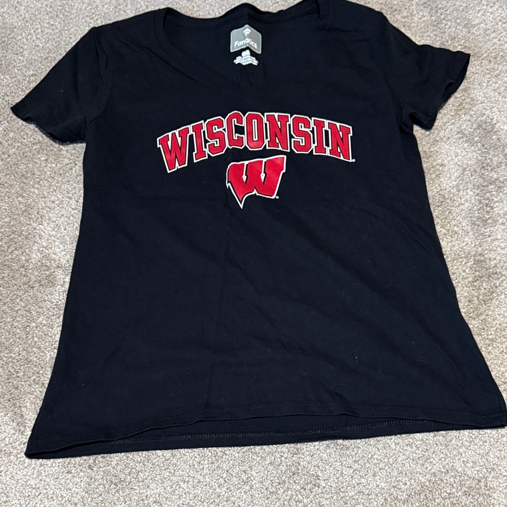 Women’s Fanatics Black Wisconsin Short Sleeve Tee
